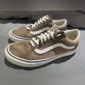Vans Off the Wall Khaki Tan size 7.5 men’s or 9 women’s sneaker. Great condition